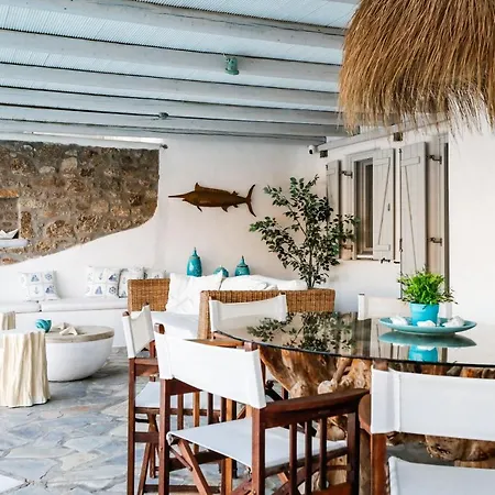 Vila Qamar Mykonian